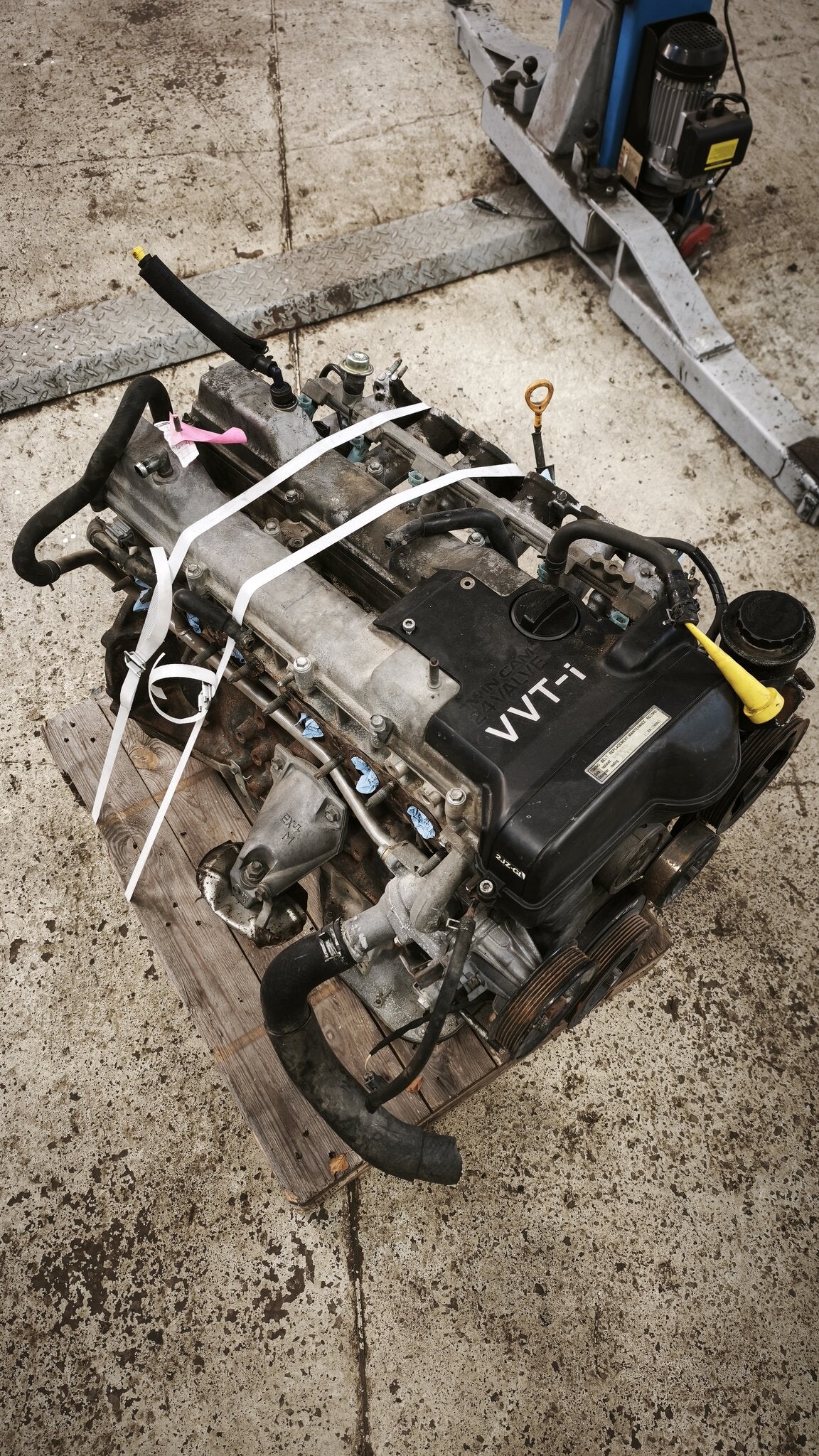 Toyota 2JZ-GE VVT-i engine core Main image